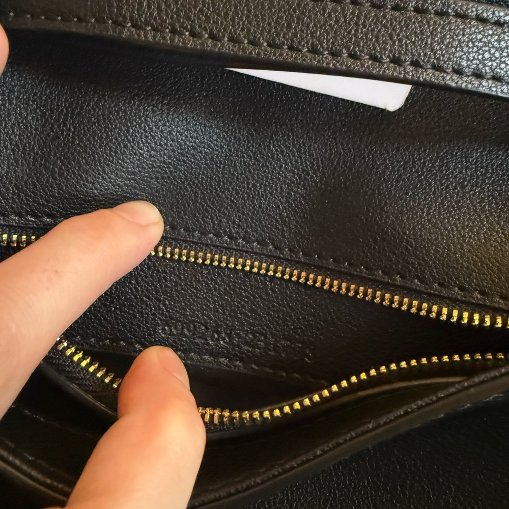 Gucci Black Shoulder Bag with Gold Accents - Picture 7 of 8